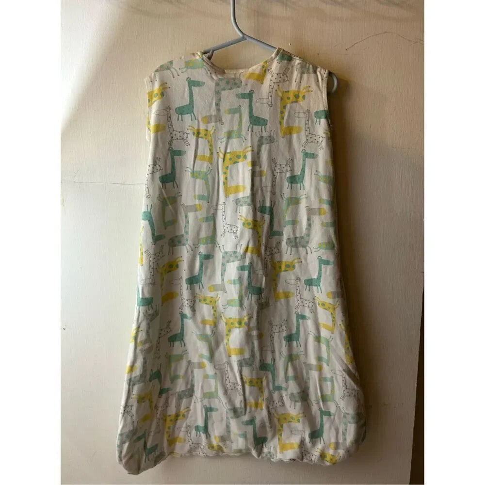 Halo Sleep sack green giraffes M 6-9m  100 cotton (discoloration around the neck